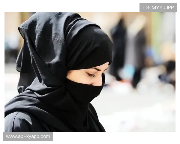 字母哥深夜去教堂祈祷，信仰话题登上头版