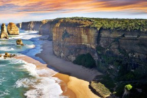 开云官方-五大联赛是否更倾向中前场组织核心集权模式，五大联赛中场排行