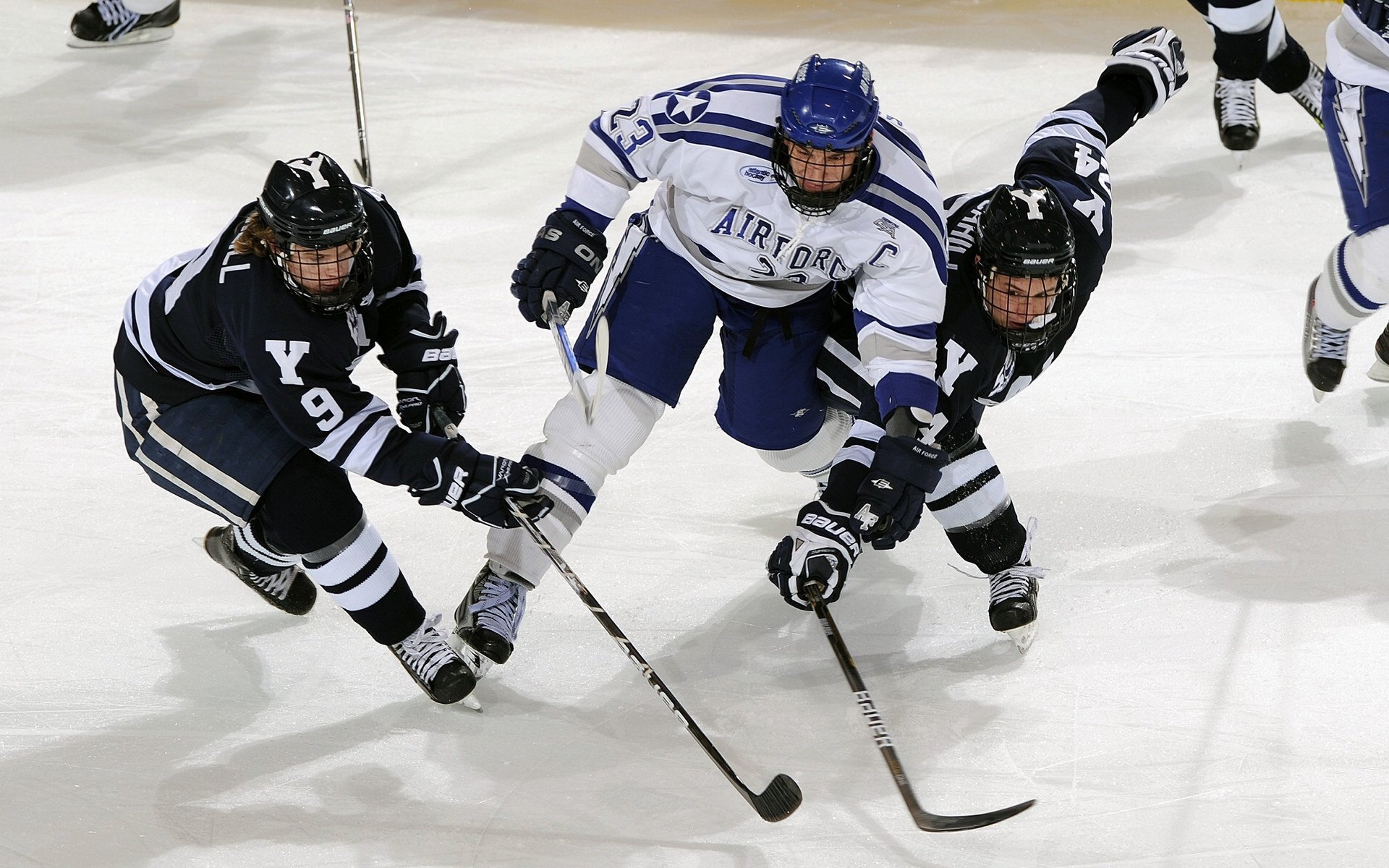 中国马拉松系列赛西安站城墙之上激情开跑 夜赛氛围热烈，马拉松比赛西安路线